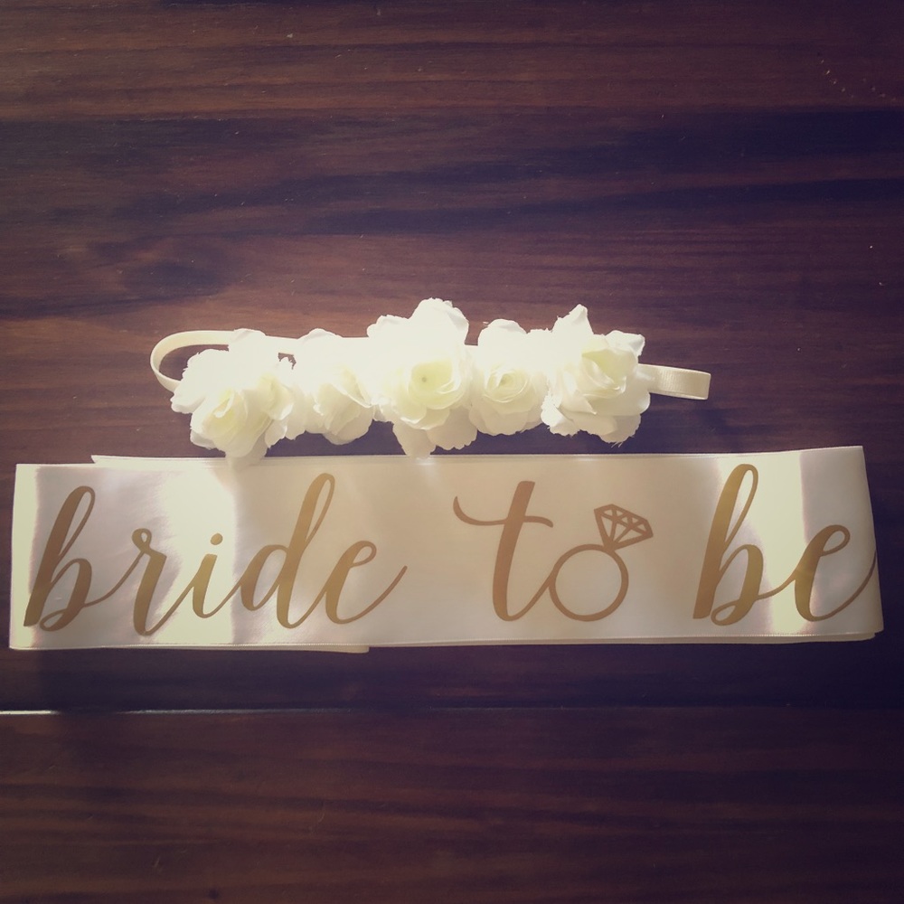 Bridal accessories👰🏻 headband and sash